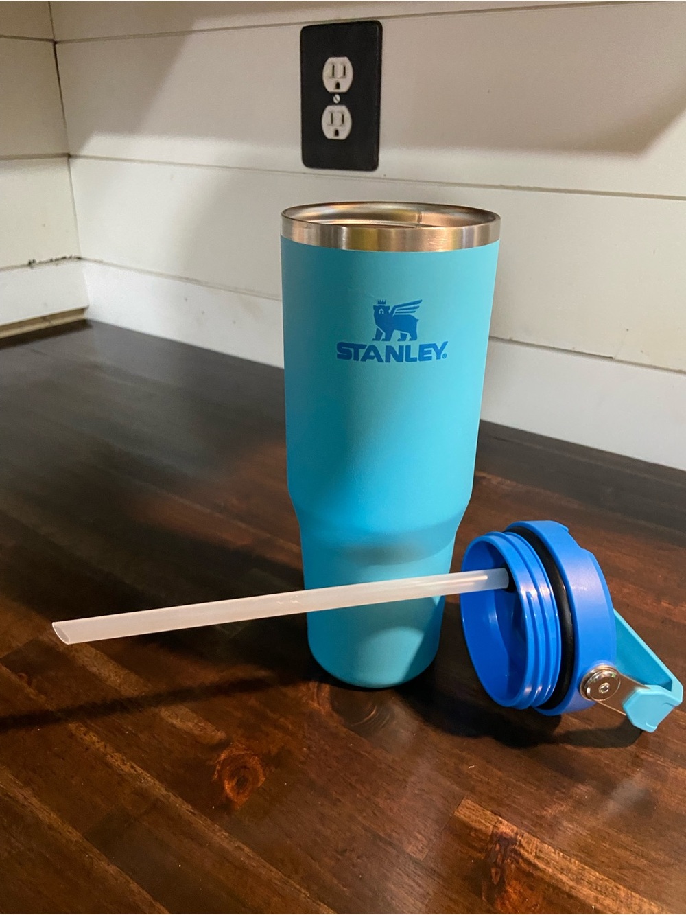 Stanley Blue Insulated Travel Tumbler with Carry Handle - Picture 4 of 4